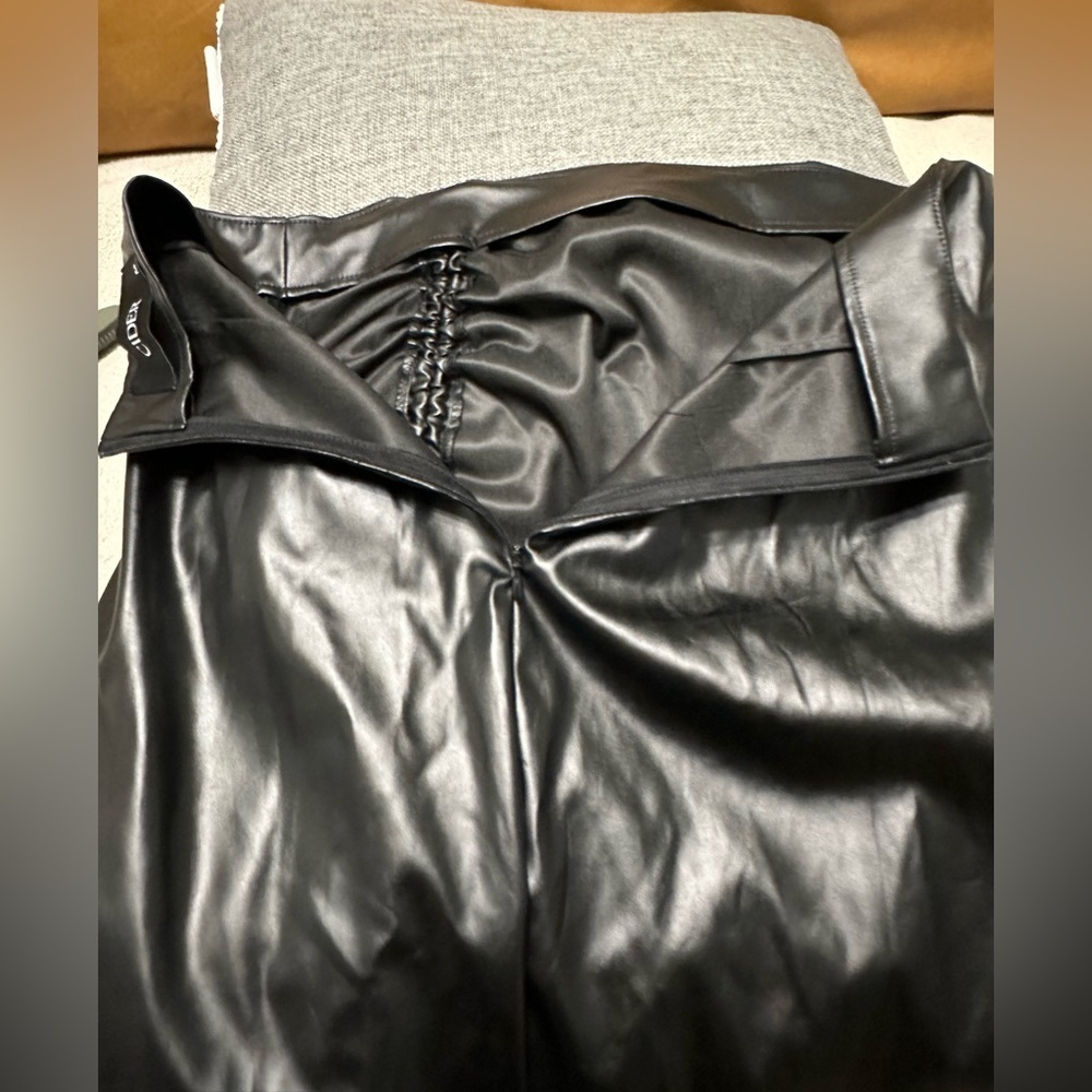 🛍️ sexy Faux leather skirt with split side excellent. - Picture 6 of 7